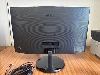 Zahnutý monitor Samsung 27" C27F390FHR - 6