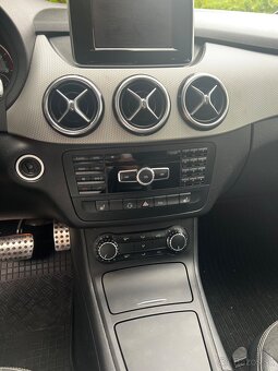 Mercedes B - 6