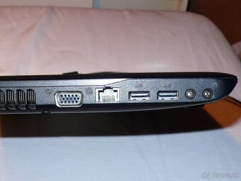 Predám dobrodružný notebook TOSHIBA Satellite C660-131 - 6