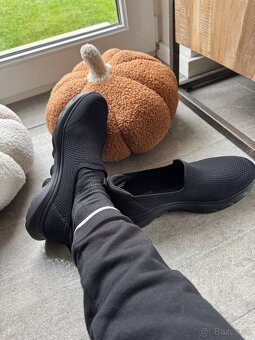 NOVE Skechers Air Cooled Goga Mat čierne 37,5 - 6