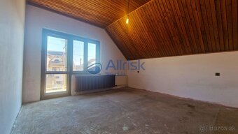 Na predaj veľký 6-izbový rodinný dom s veľkým pozemkom - 6