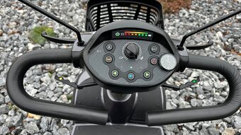 Predam Kvalitný elektrický vozík Invacare Comet - Alpine sta - 6