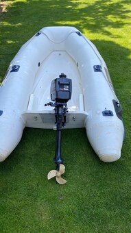 Predám závesný lodný motor Yamaha 2 HP plus gumový Cln s lam - 6