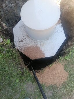 Predaj a realizácia žumpy a betónové pivnice výkopové práce - 6