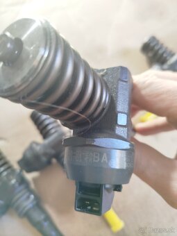 Na predaj 1.9 pd tdi vstrekovače (4 ks) - 6