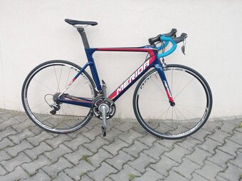 Predám aerokarbonový cestný bicykel MERIDA REACTO - 6