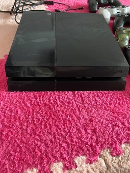 Playstation 4 - 6