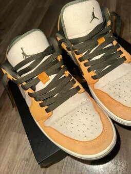 Air Jordan 1 Low SE “Light Curry” - 6