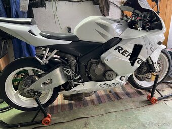 Honda CBR600rr v TP 25kw - 6