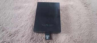 Rozpredám xbox360 slim E - 6