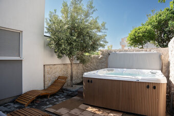 Chorvatsko-luxusný zariadený 4 izbový apartmán na Pagu - 6