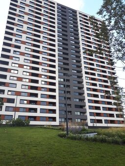 Ponúkame na prenájom 3-izbový byt na najvyššom podlaží v nov - 6