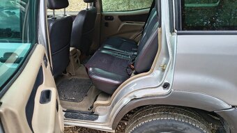 Nissan Terrano 2 - 6