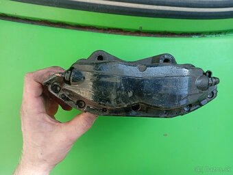 BMW E38 - přední brzdič, čtyřpístkový brzdový třmen Brembo - 6