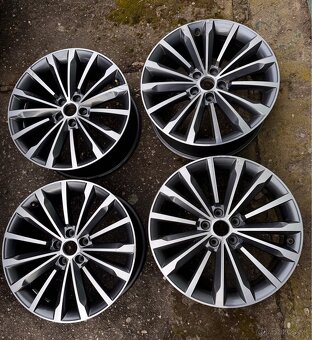 Predám Hliníkové disky TRINITY Škoda 5x112 r19 - 6