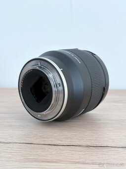 Tamron AF 24 mm f/2,8 Di III 1:2 pre Sony FE - 6
