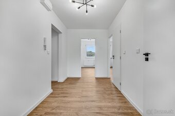 NA PREDAJ VEĽKÝ 3-IZBOVÝ BYT, KOMPLETNÁ REK., PETRŽALKA - 6