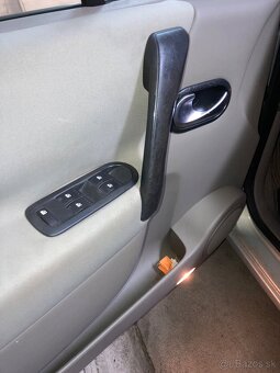 PREDÁM Renault Scenic automat 1,6 2005 - 6
