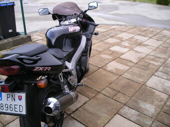 Kawasaki ZX7R Ninja - 6