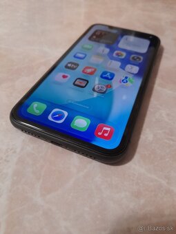iPhone 11 / 64GB Black - 6