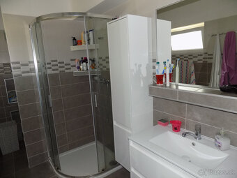 Na predaj dom s ovocným sadom 4401m2 -Veľké Kosihy. - 6