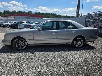 Mercedes-Benz E trieda Sedan - 6