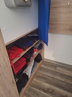 Šatníkova skriňa a stojaci regál - set do dievčenskej izby - 6