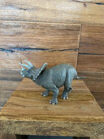 Dinosaurus Triceeatops Spinosaurus - 6