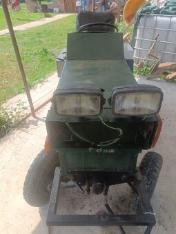 Traktor domácej výroby a vozík. - 6