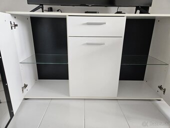 Darujem nábytok a práčku - 6