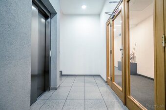 Reprezentatívna polyfunkčná budova so skladom a parkovaním v - 6