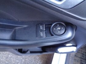 Ford fiesta MK7 1,25, 60kw rozpredám na náhradné diely - 6