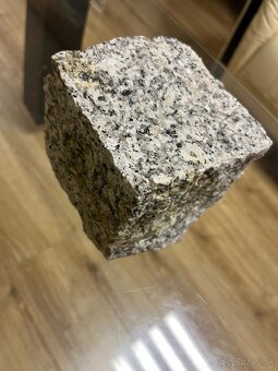 Žulové výrobky- kocky, obrubníky, dlažba ... - 6