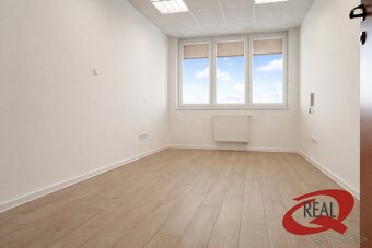 BEZ PROVÍZIE, KANCELÁRIE V RUŽINOVE, TRENČIANSKA UL - 6