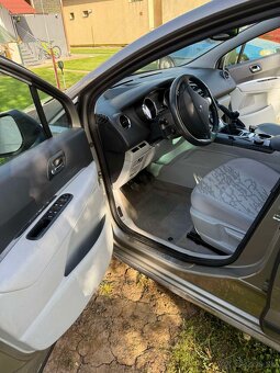 Peugeot 3008 1.6THP 115kw 8/2009 - 6