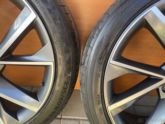 VEGA orig.skoda Superb3V 5x112 8j x19 ET 44 VW 235 40 R - 6