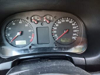 Predám Volkswagen Golf 1.6 Benzin 77 KW - 6