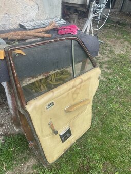 Predám hnedé zadné pravé dvere – Mercedes W123 - piano - 6