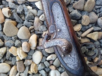 Obrovský perkusny pištoľ, gravírovany a ešte zdobený zlatom - 6