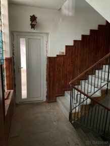 Priestranný rodinný dom s veľkým pozemkom v obci Radošina - 6
