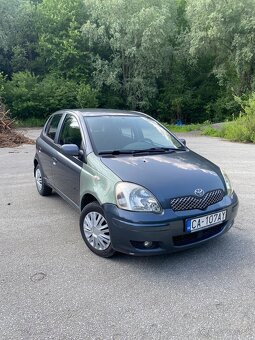 Toyota Yaris 1.0 - 6