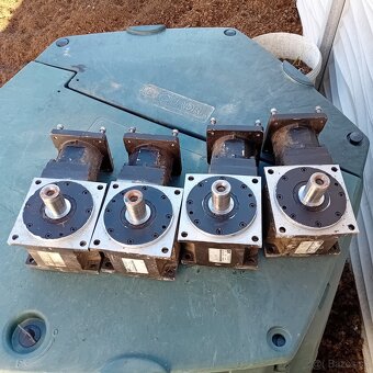 Snekova prevodovka na servo motor - 6