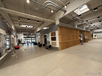 Prenájom showroomu 213 m² v obchodnom centre NEW LIVING CENT - 6
