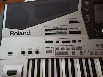 Roland E80 - 6