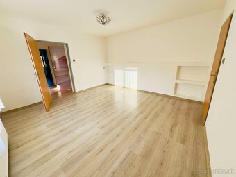 ZNÍŽENÁ CENA EXKLUZÍVNY RD, 6 IZBOVÝ RODINNÝ DOM, 300 - 6
