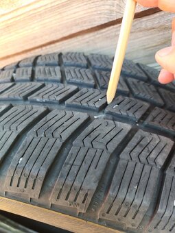 225/50 R17 zimne pneu - 6