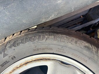Predam zimné pneu 215/70 R16 - 6