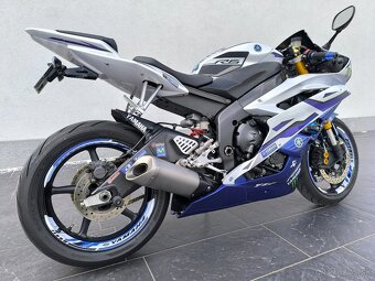 Yamaha R6 - 6
