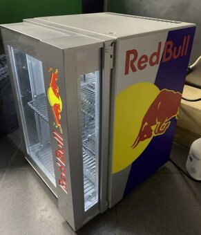 Krásna, maličká - RedBull chladnička - 6