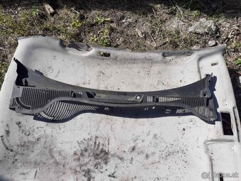 Predám plast pod čelné sklo škoda Octavia dva rok 2012 - 6